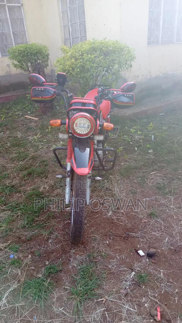 Honda CB 2024 Red - thumbnail 4