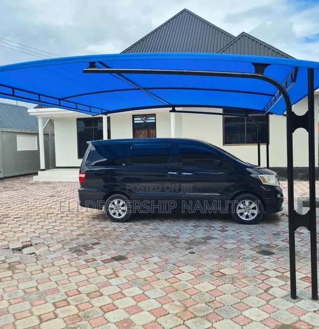 Lightweight Impact-Resistant Hollow Polycarbonate Roofing Sheet