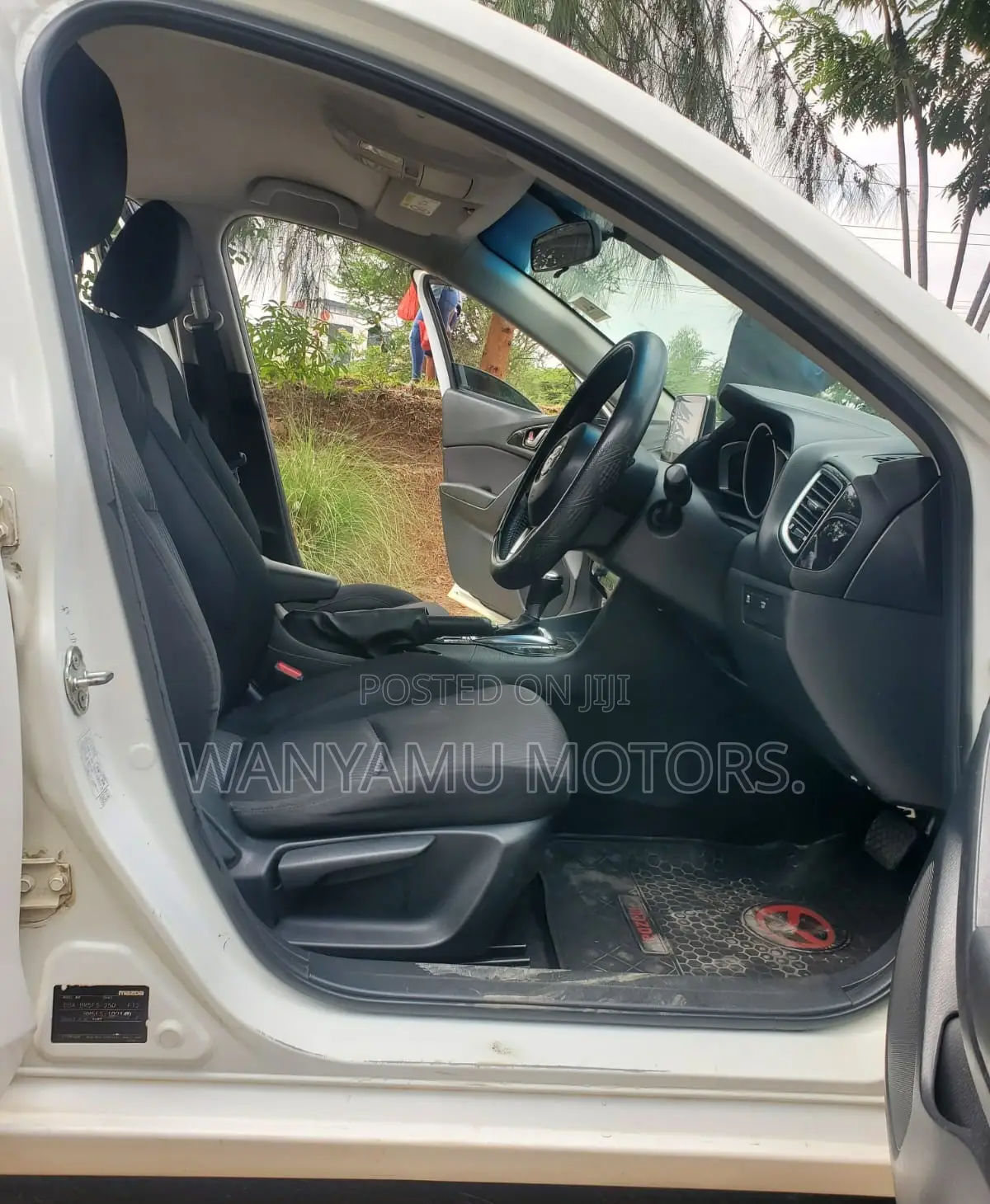 Mazda Axela SV Premium 2014 White