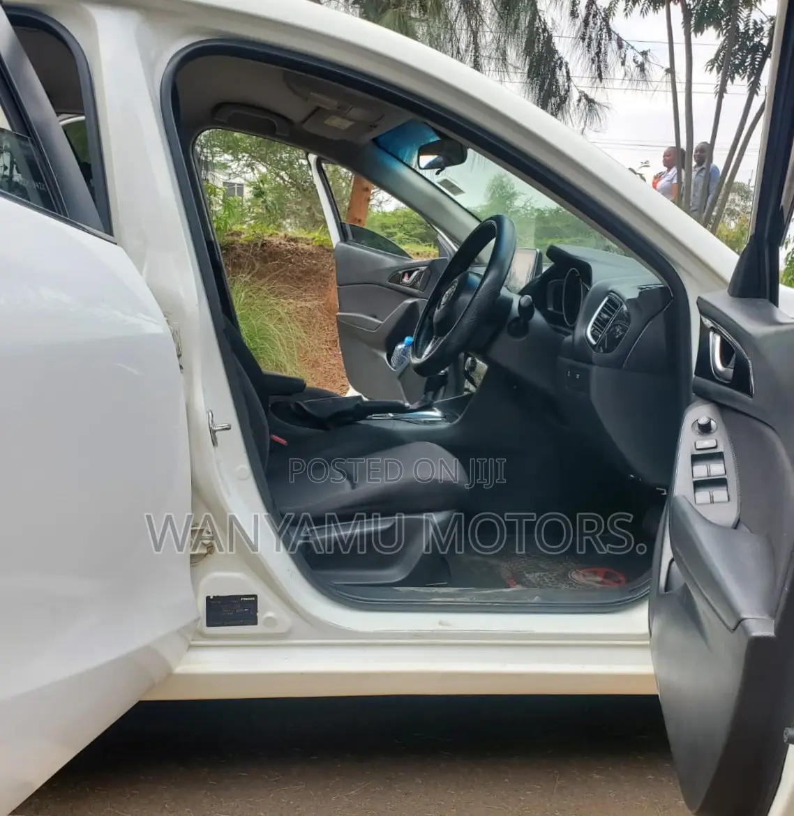 Mazda Axela SV Premium 2014 White