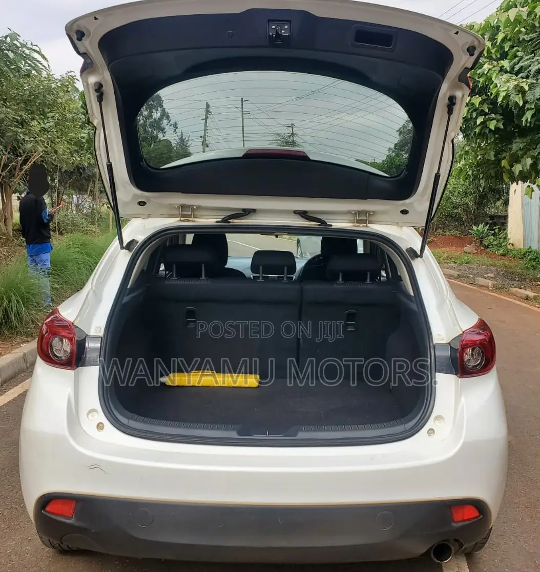 Mazda Axela SV Premium 2014 White