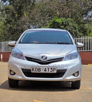 Toyota Vitz 2013 Silver