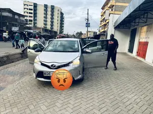 Toyota Vitz 2015 Silver