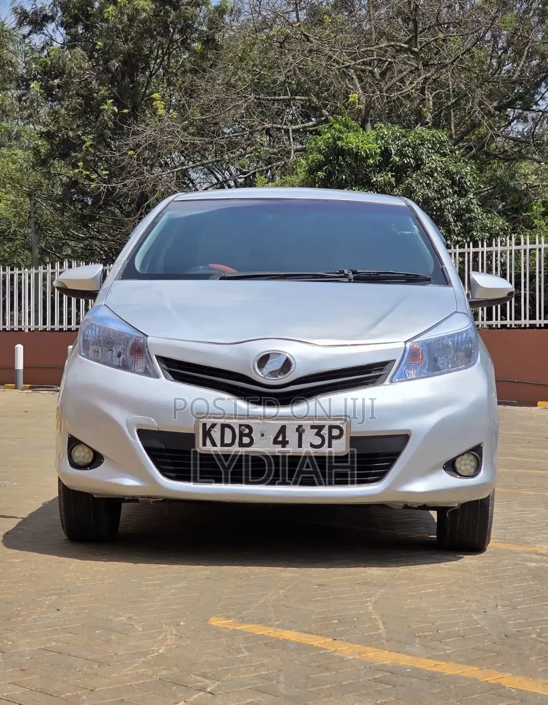 Toyota Vitz 2013 Silver
