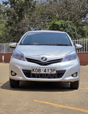 Toyota Vitz 2013 Silver