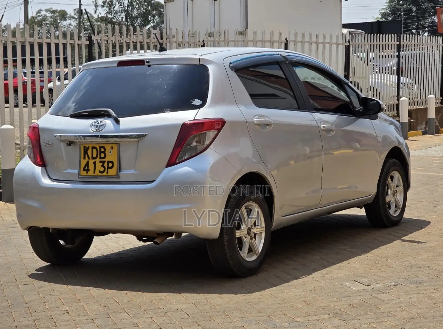 Toyota Vitz 2013 Silver