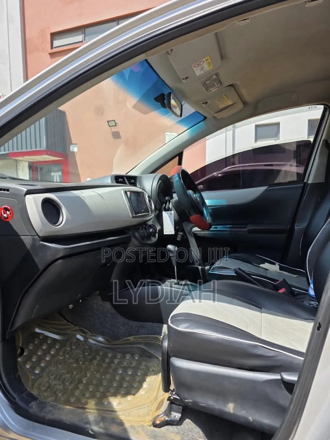 Toyota Vitz 2013 Silver
