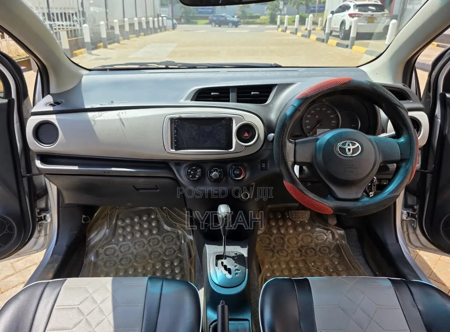 Toyota Vitz 2013 Silver