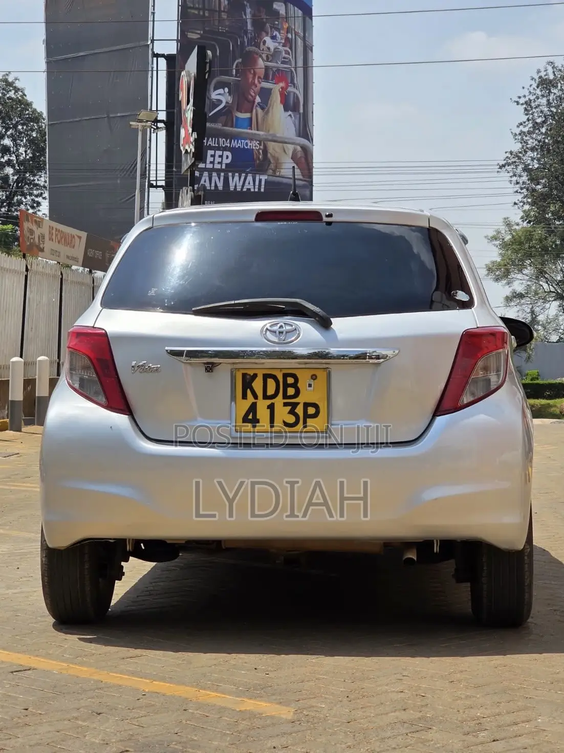 Toyota Vitz 2013 Silver