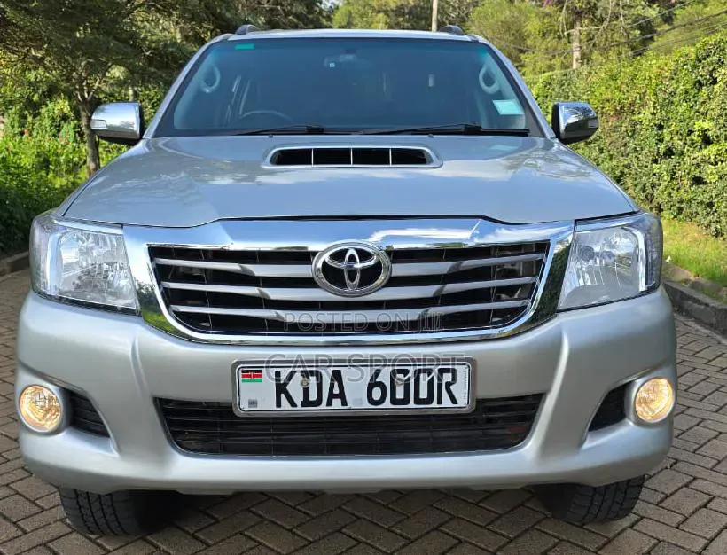 Toyota Hilux 2012 Silver
