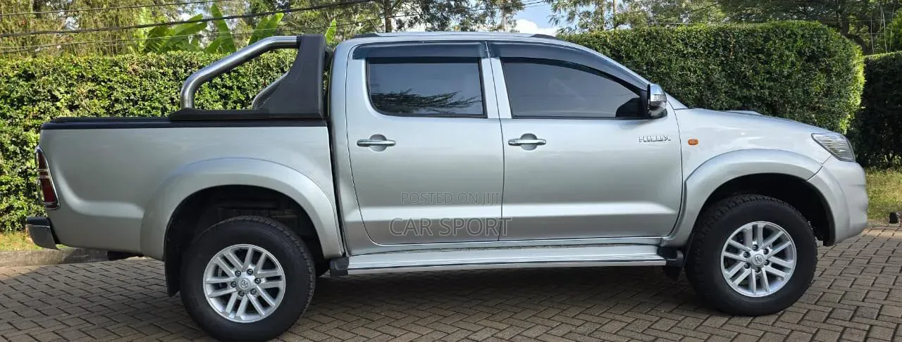 Toyota Hilux 2012 Silver