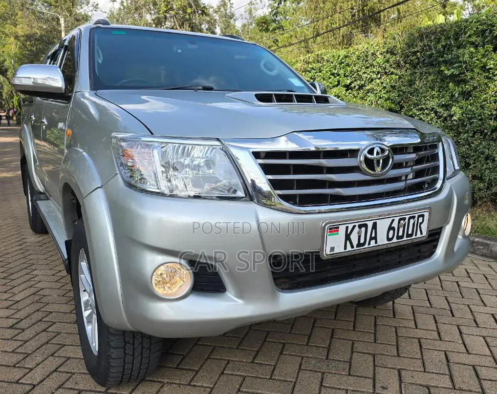 Toyota Hilux 2012 Silver