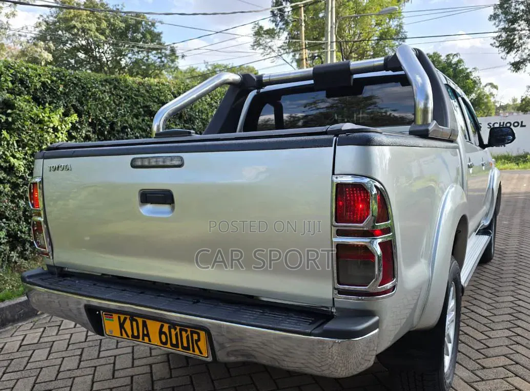 Toyota Hilux 2012 Silver