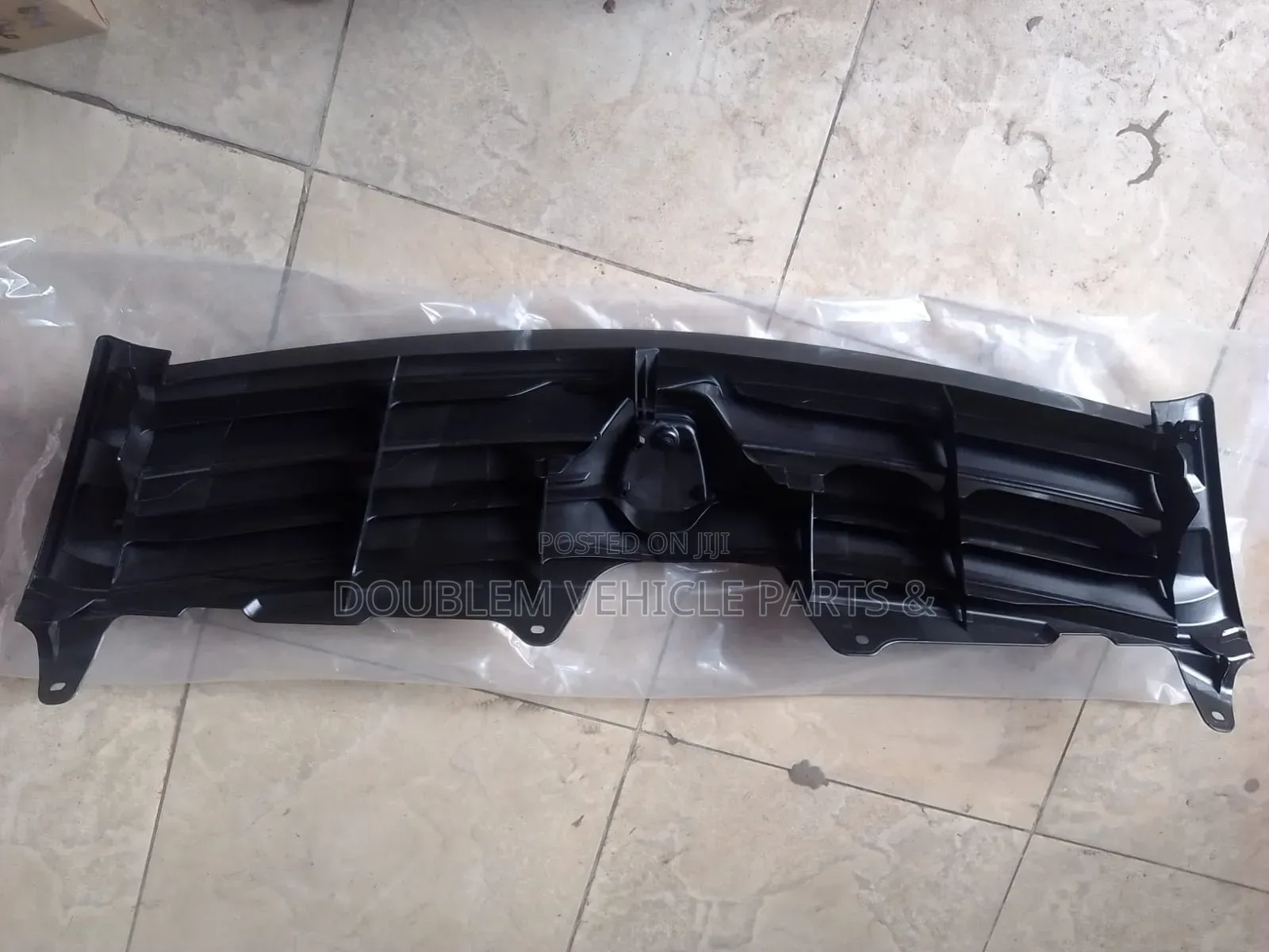 Ist Toyota Front Grill/Grille 2001,2002,2003,2004,2005/Old Model