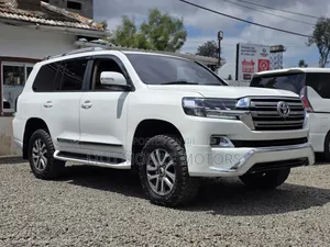 Toyota Land Cruiser 2010 White