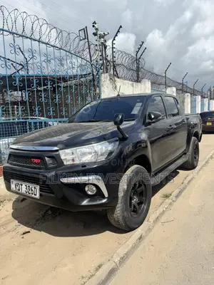 Toyota Hilux Revo Double Cab Deisel 2.8 AWD 2019 Ivory