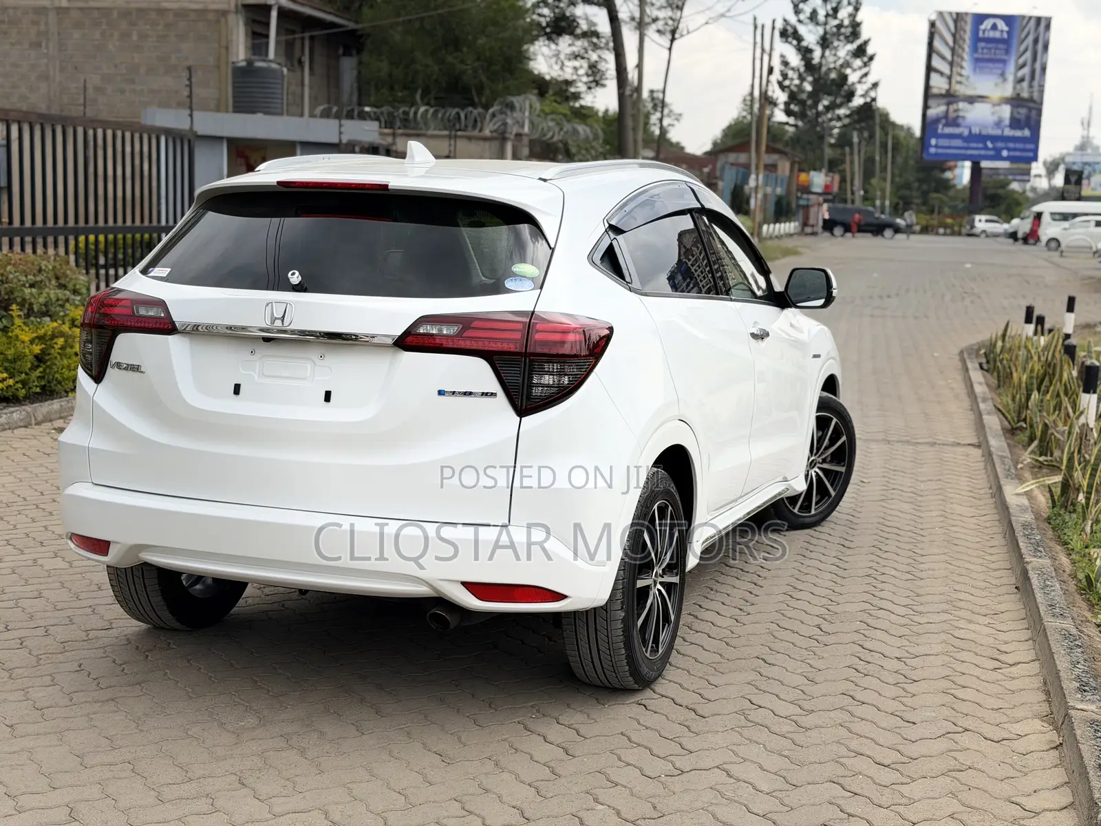 Honda Vezel 1.5 Hybrid 2WD 2019 White