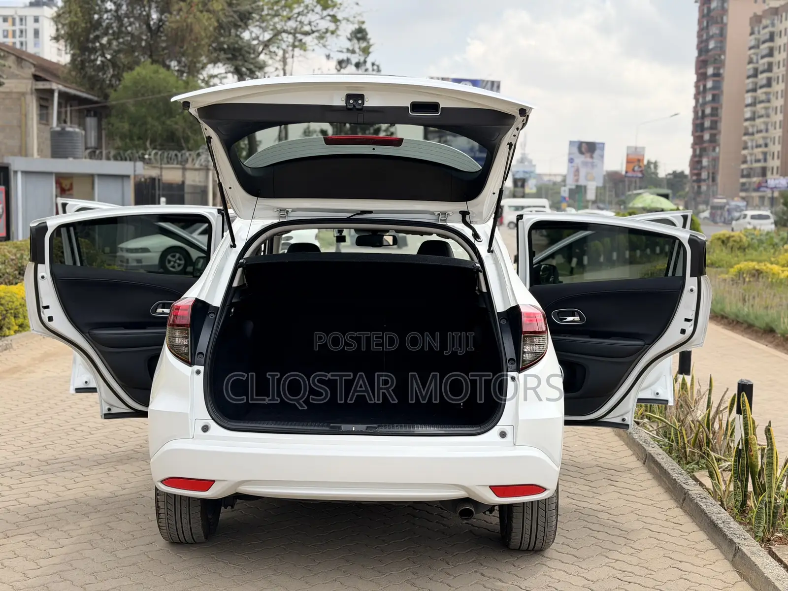 Honda Vezel 1.5 Hybrid 2WD 2019 White