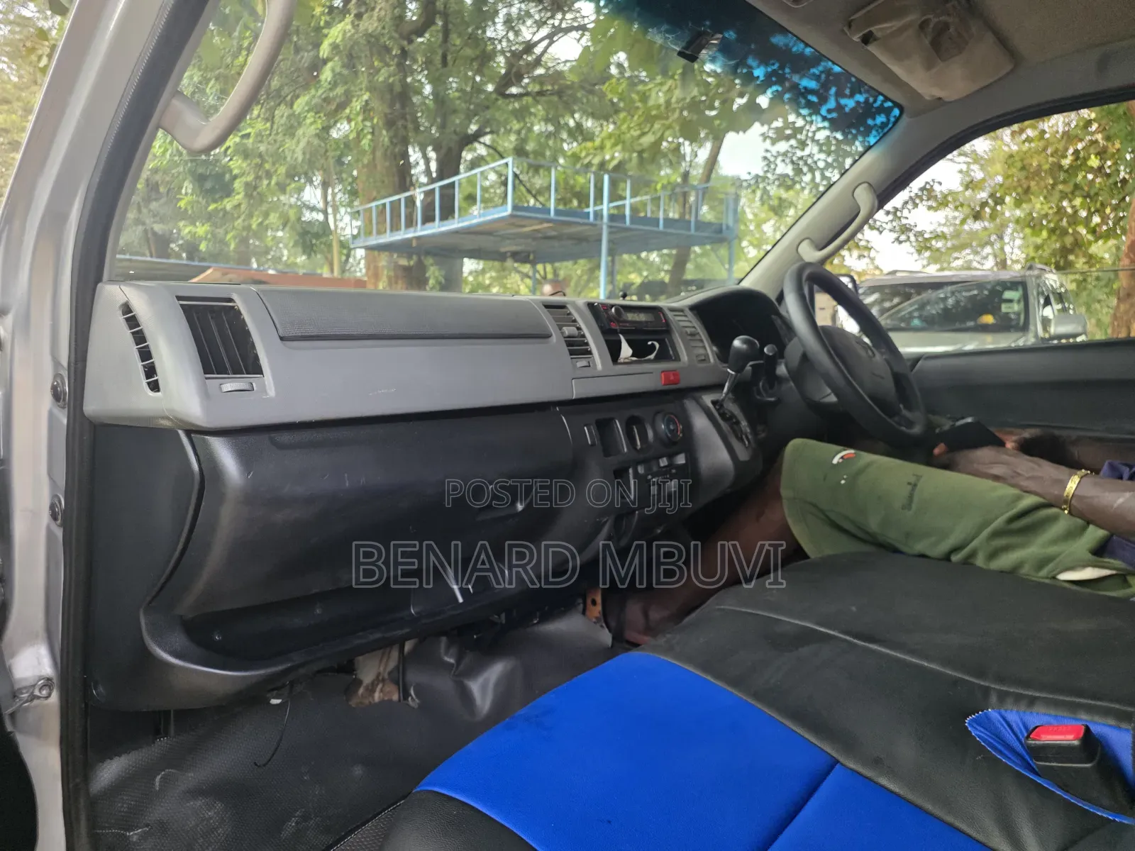 Toyota HiAce 2013 Silver
