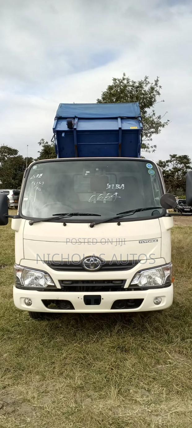 Toyota Dyna Tipper - thumbnail 3