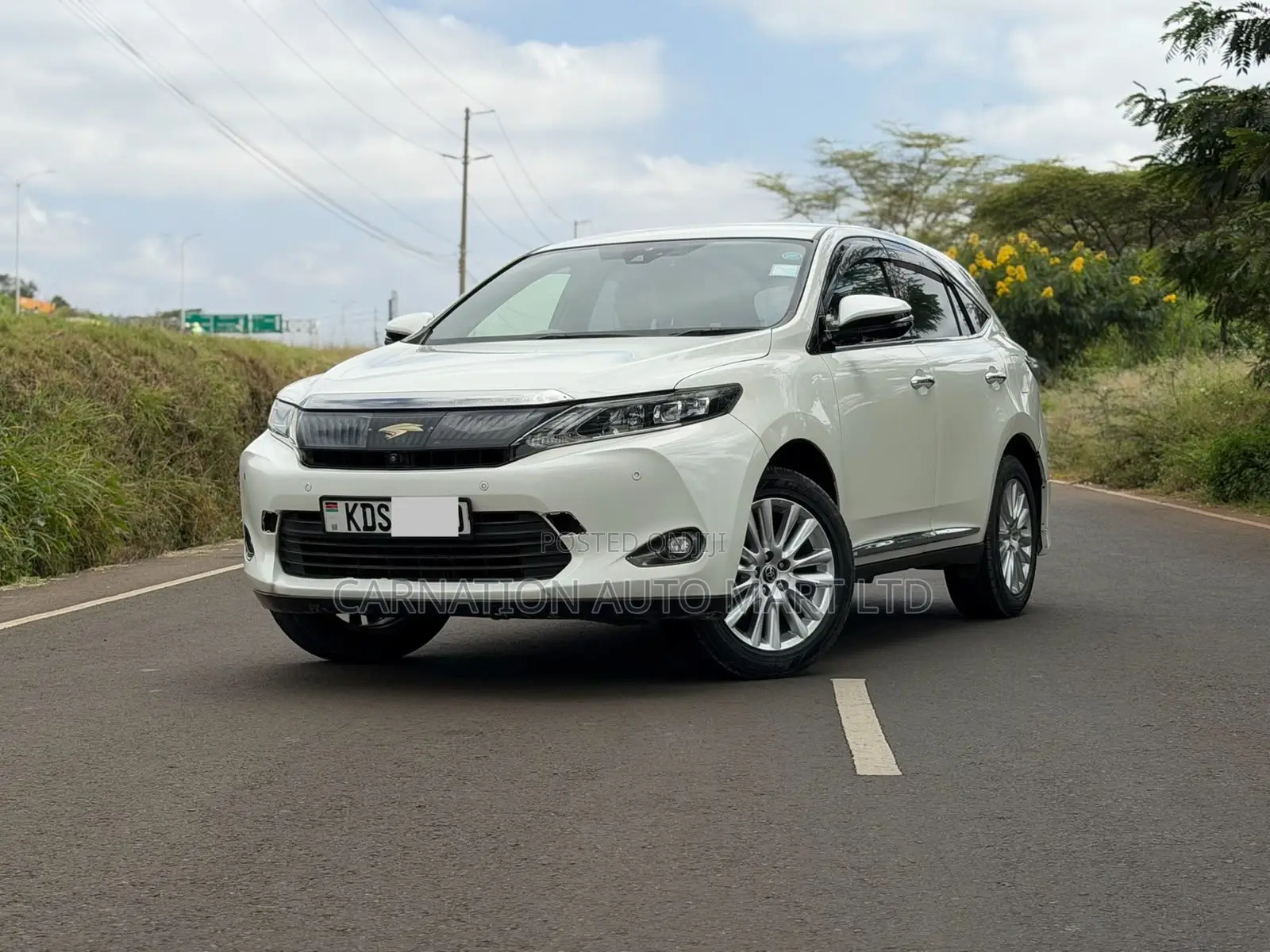 Toyota Harrier 2.0 2016 White