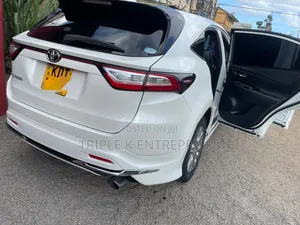 Harrier Double Sunroof for Hire