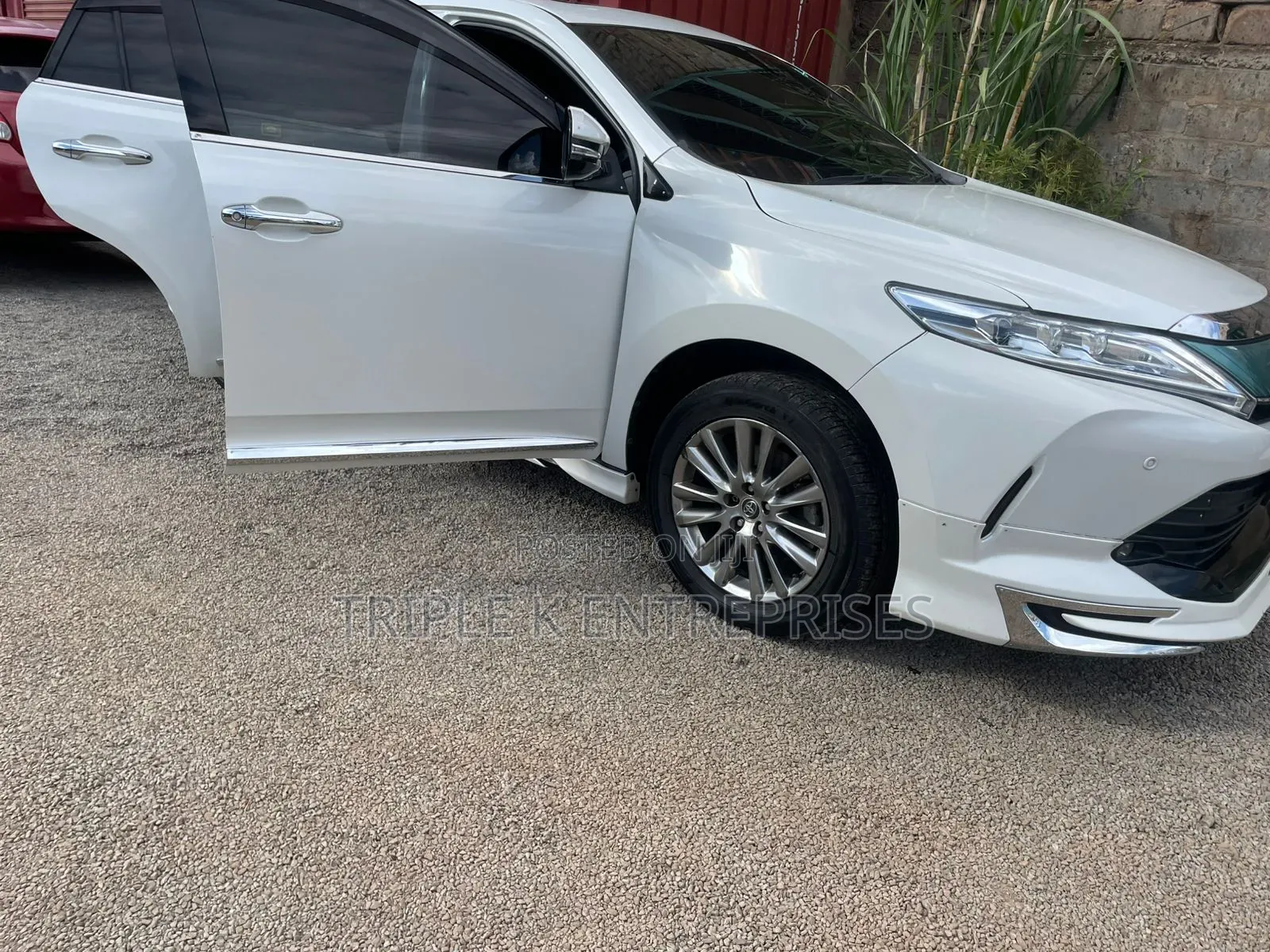 Harrier Double Sunroof for Hire