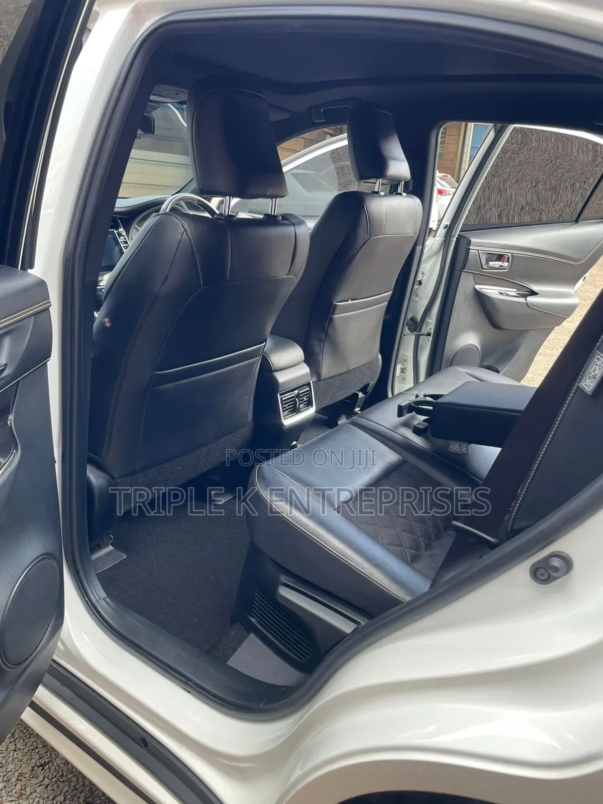 Harrier Double Sunroof for Hire