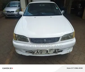 Toyota Corolla 1999 White