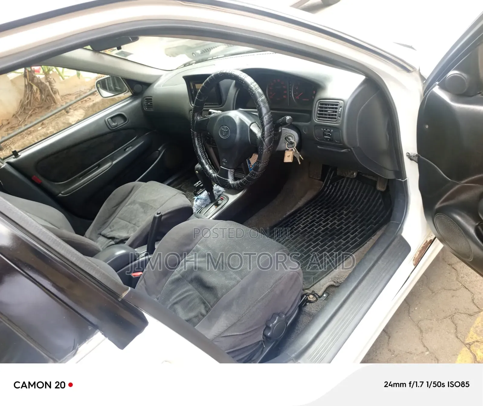 Toyota Corolla 1999 White