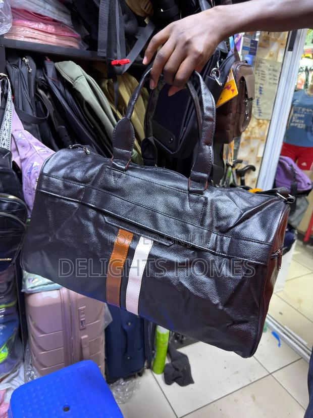 Stylish Leather-Look Duffle Bag_yu - thumbnail 2