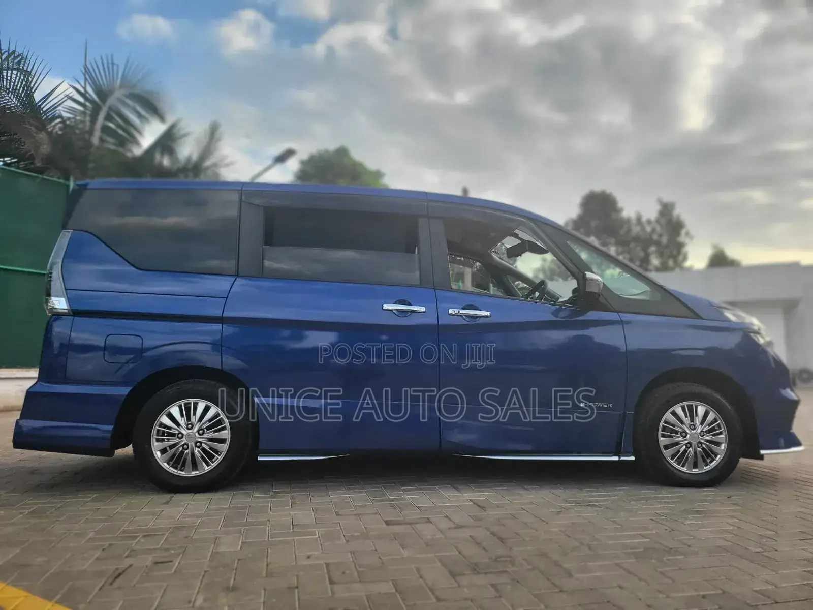 Nissan Serena 2019 Blue