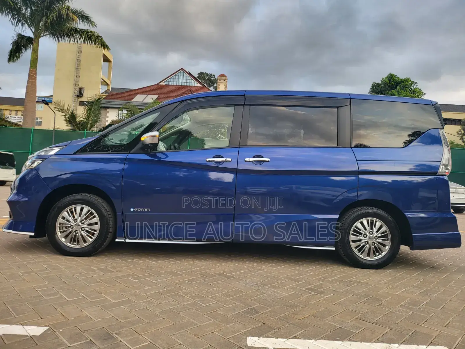 Nissan Serena 2019 Blue