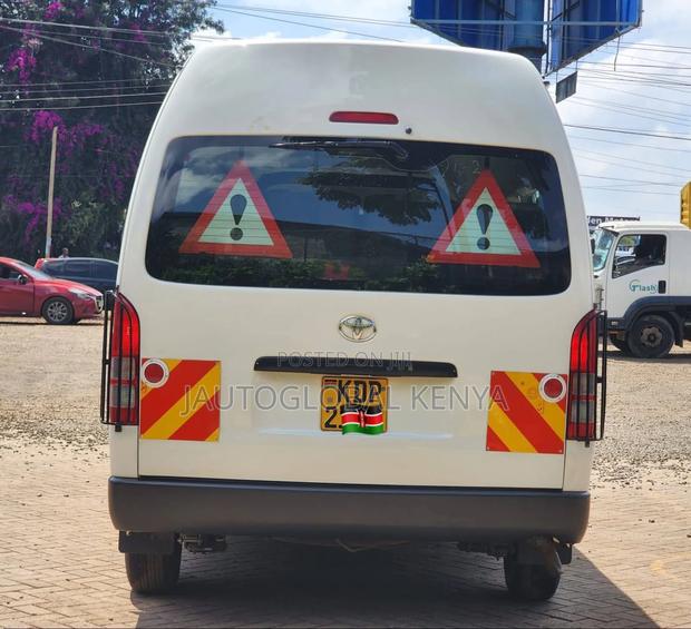 Toyota HiAce 2023 White - thumbnail 2