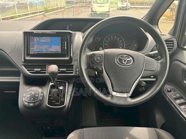 Toyota Voxy 2019 Black - thumbnail 10