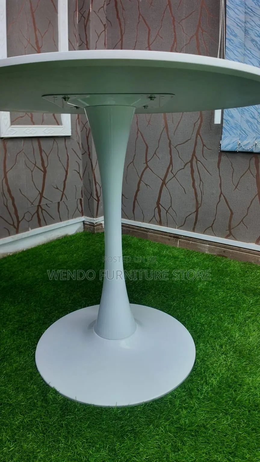 Coffee Table; Round White Marble Coffee Table