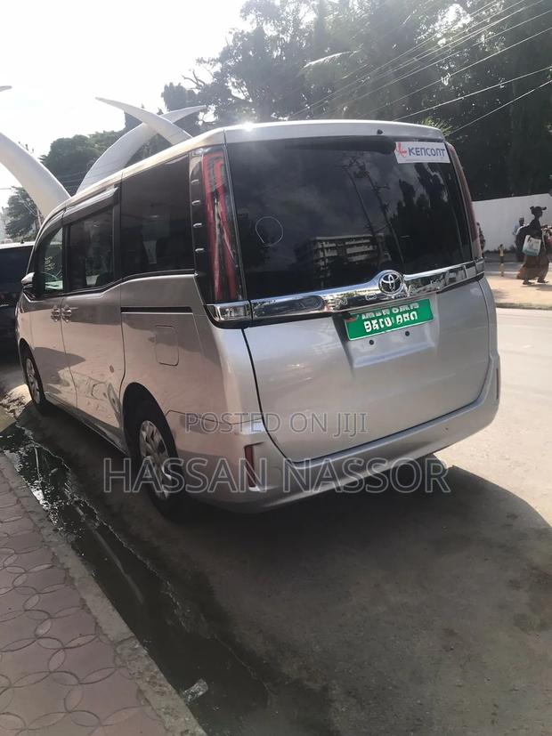 Toyota Voxy 2020 Silver - thumbnail 4