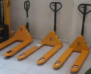 3 Tonnes Manual Pellet Truck- Narrow