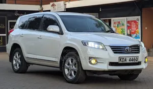 Toyota Vanguard 2013 White