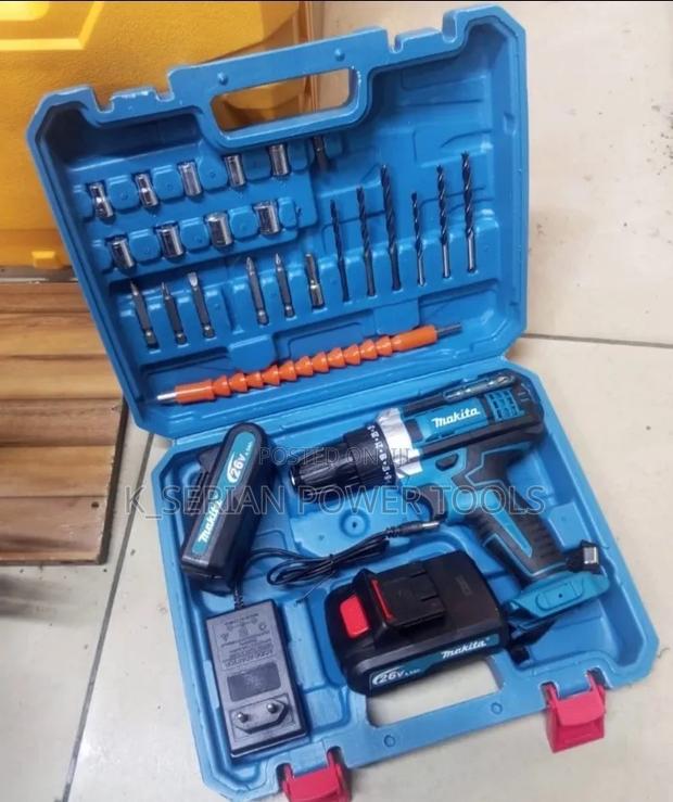 Cordless Makita Drill + 2 Batteries/Drill
