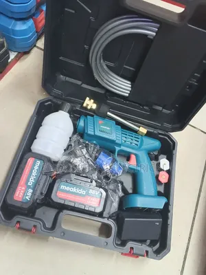 88 Makita Cordless Car Wash Machine/With Batteries