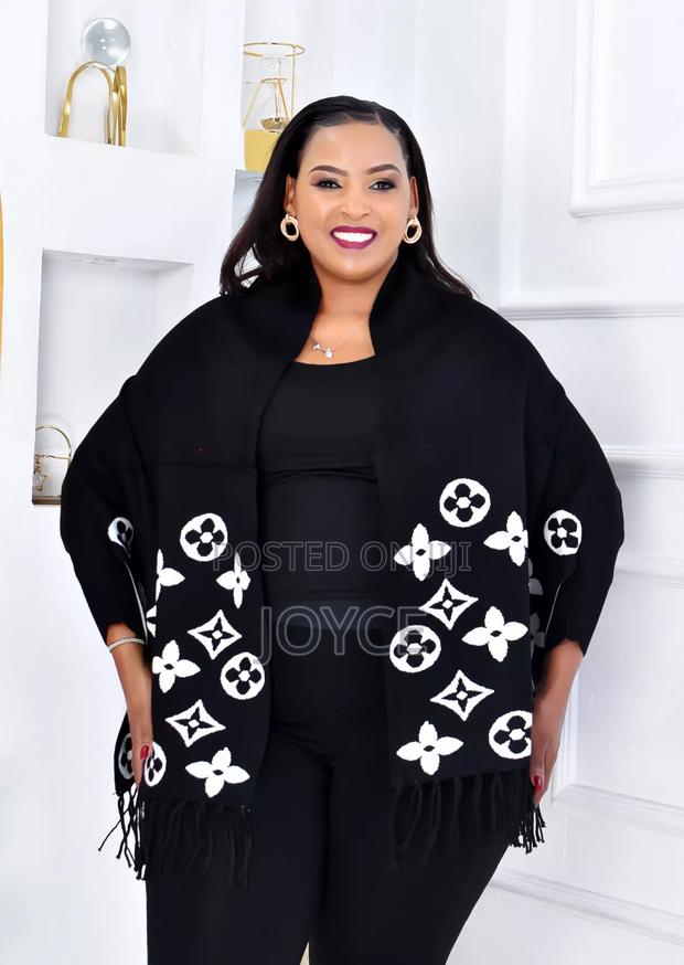 Warm Poncho With Hands - thumbnail 3