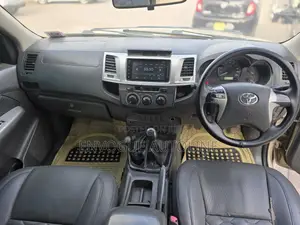 Toyota Hilux 2011 Beige