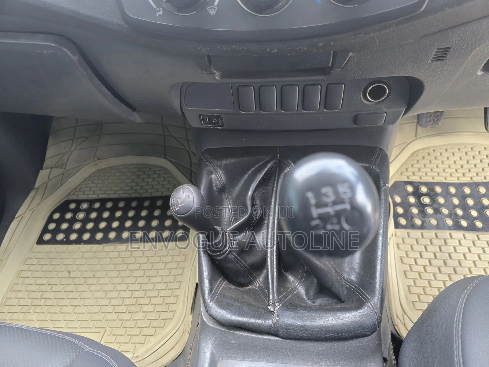 Toyota Hilux 2011 Beige