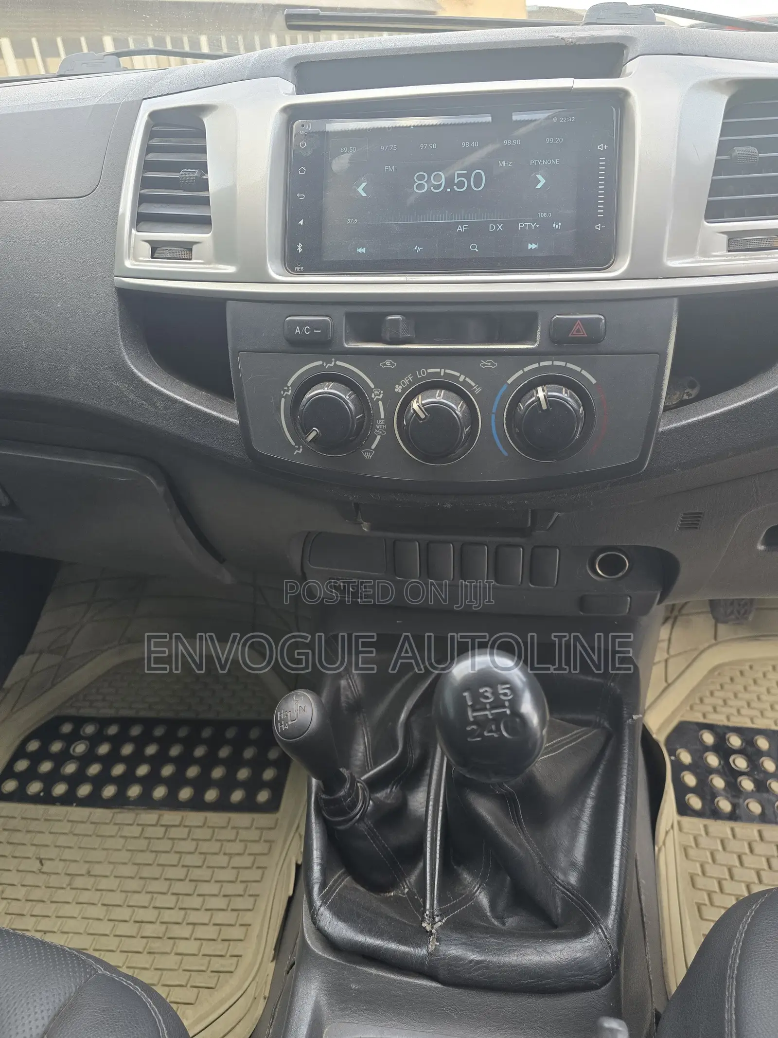 Toyota Hilux 2011 Beige