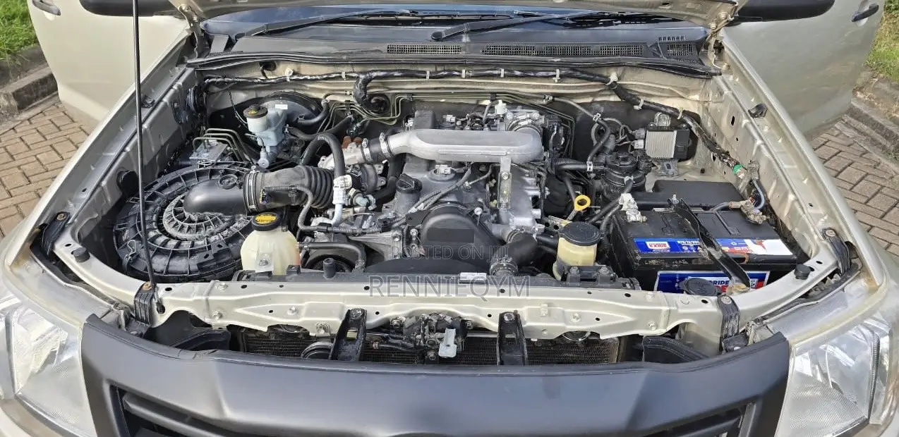 Toyota Hilux 2014 Gold