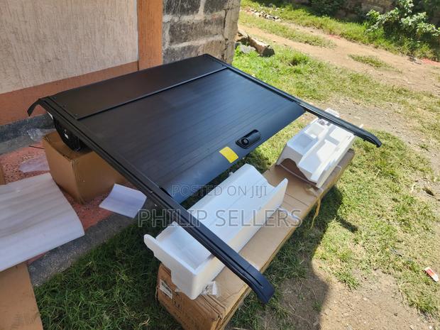 Bestwyll Manual Roller Shutter for Toyota Hilux - thumbnail 2