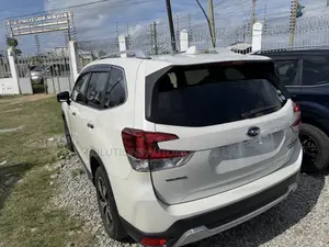 Subaru Forester Premium AWD 2019 White