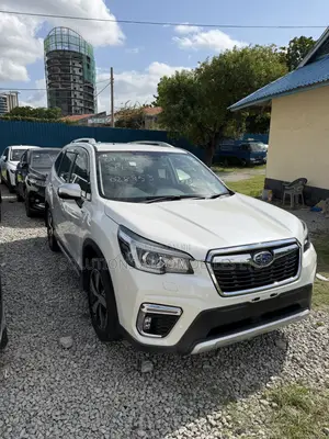 Subaru Forester Premium AWD 2019 White