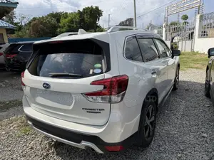 Subaru Forester Premium AWD 2019 White